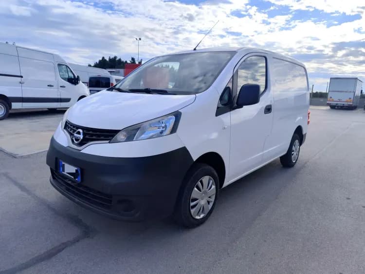 52-nissan-nv200-01.webp